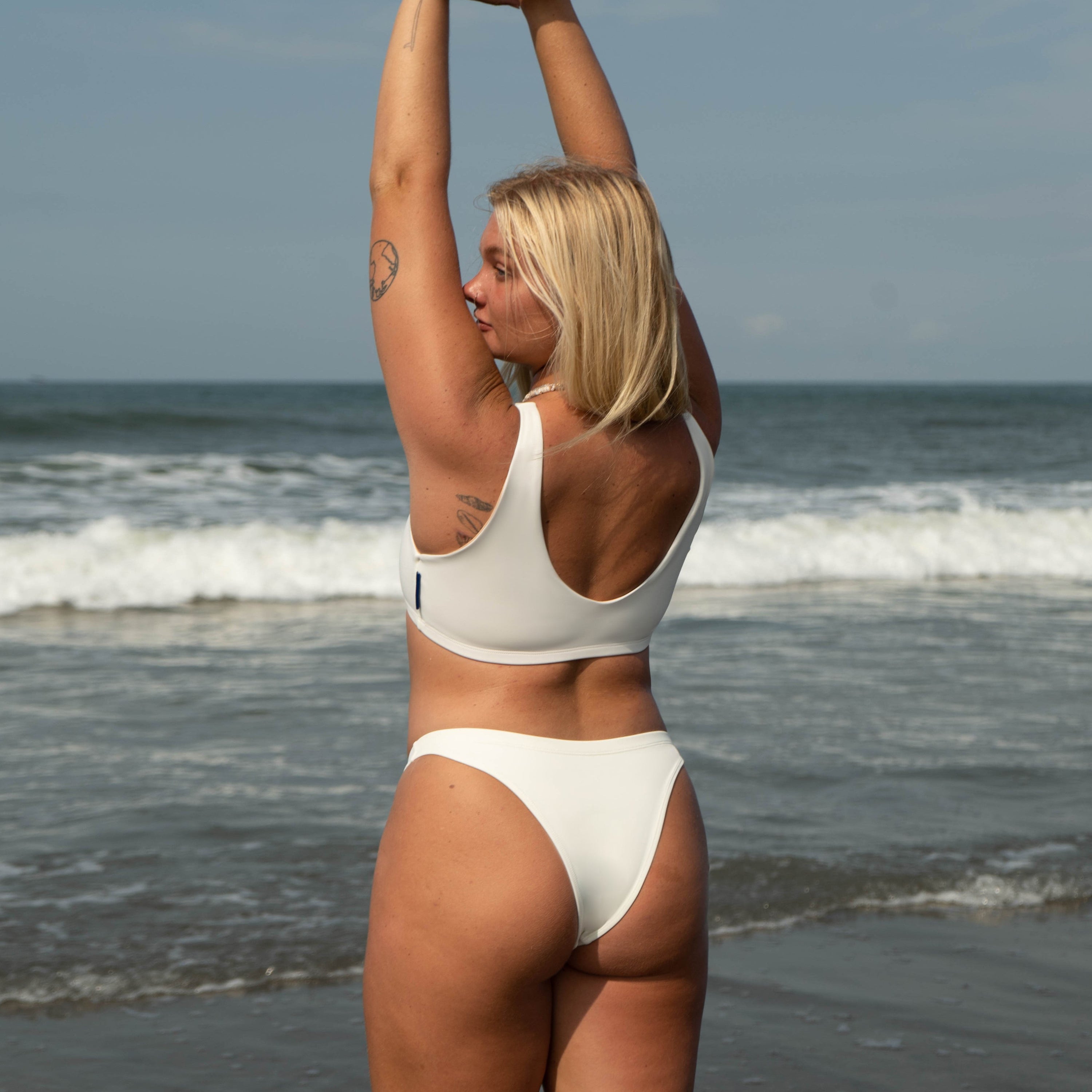 Nias Surf Bikini Top in Off White | Women Surfing Swimsuit | Ninefootstudio